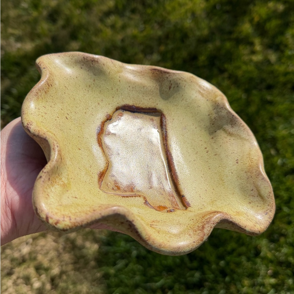 Etta B Pottery Mississippi Trinket Dish Scalloped Wavy Heritage - Picture 9 of 15